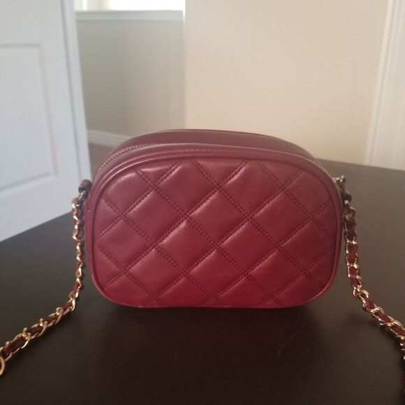 Tory Burch Quilt Crossbody - Picture 4 of 8